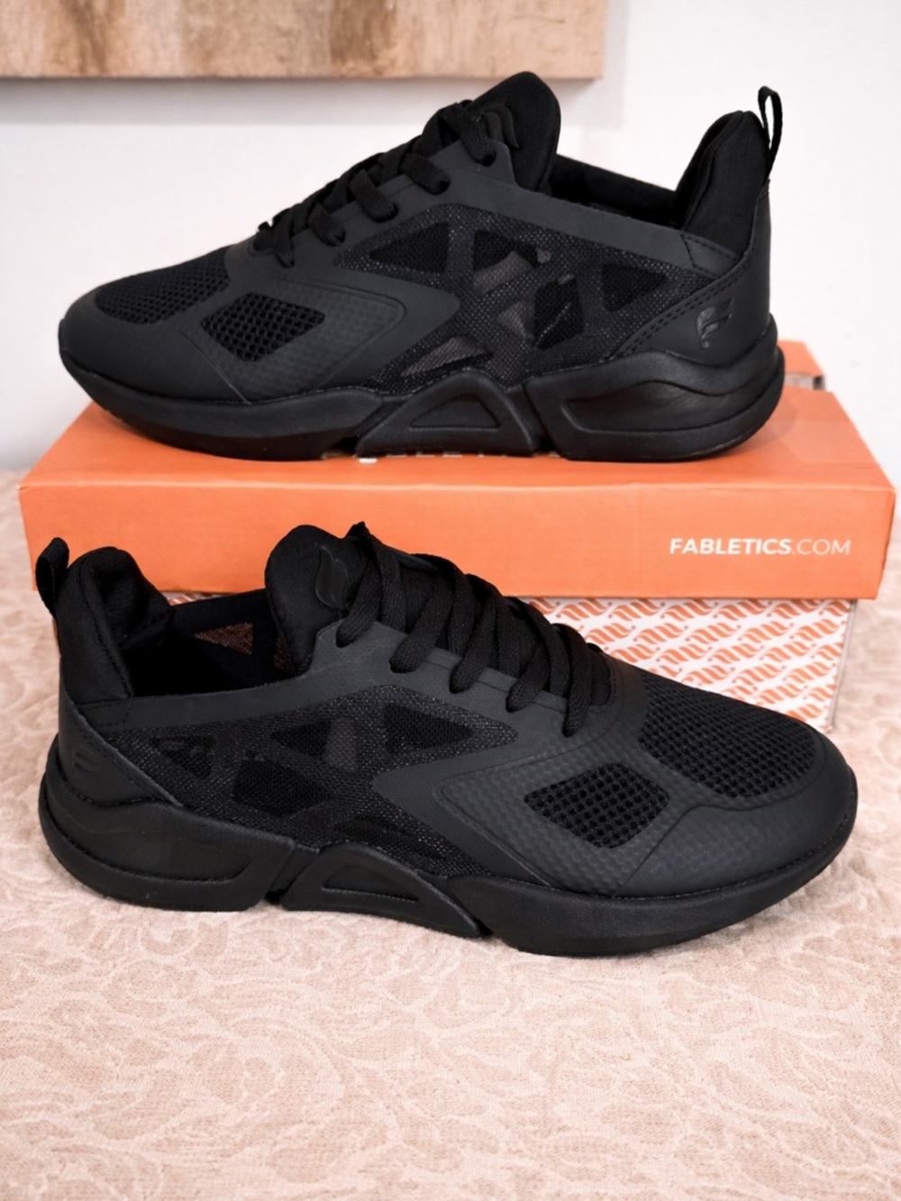 Fabletics Venice Performance Sneakers Black Mesh NIB Size 9